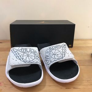 NIB Jordan Hydro 7 Size 13